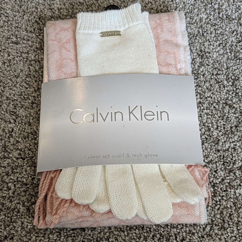 Glove and scarf set